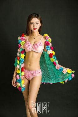 有一根又黑又硬的蘑菇头